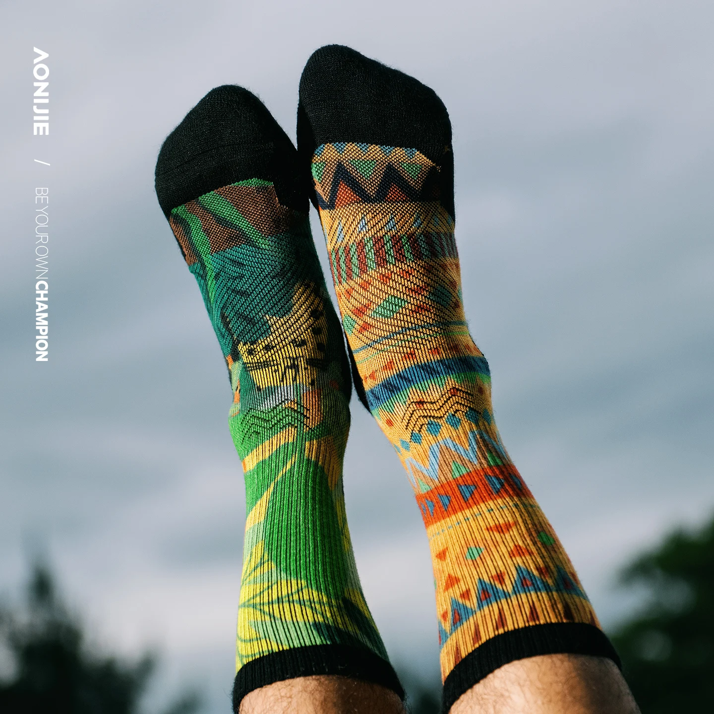 AONIJIE アウトドアウールクルーソックス ミディアム丈 - Wool Hiking Sock のレビューと価格
