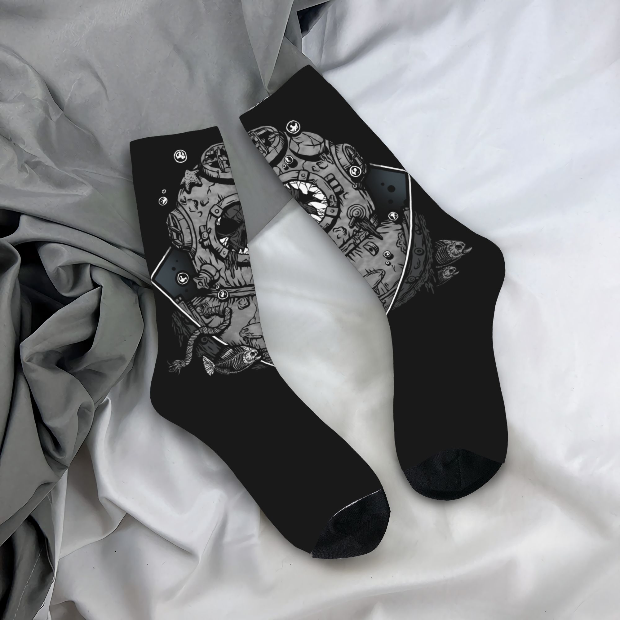 カスタム面白いメンズスキューバダイビングスカルドレスソックス - Dress Sock Men のレビューと価格